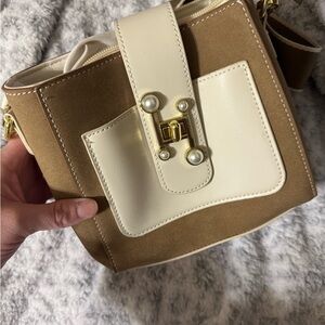 Cracker Barrel Tan and Cream Crossbody Bag